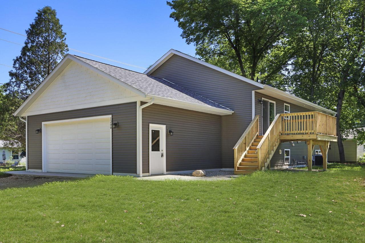 N1200 Laurel Dr, Bloomfield, WI 53128