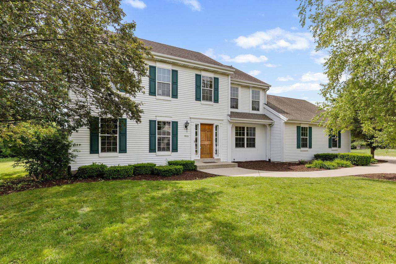 8621 Talamasca Dr, Caledonia, WI 53126