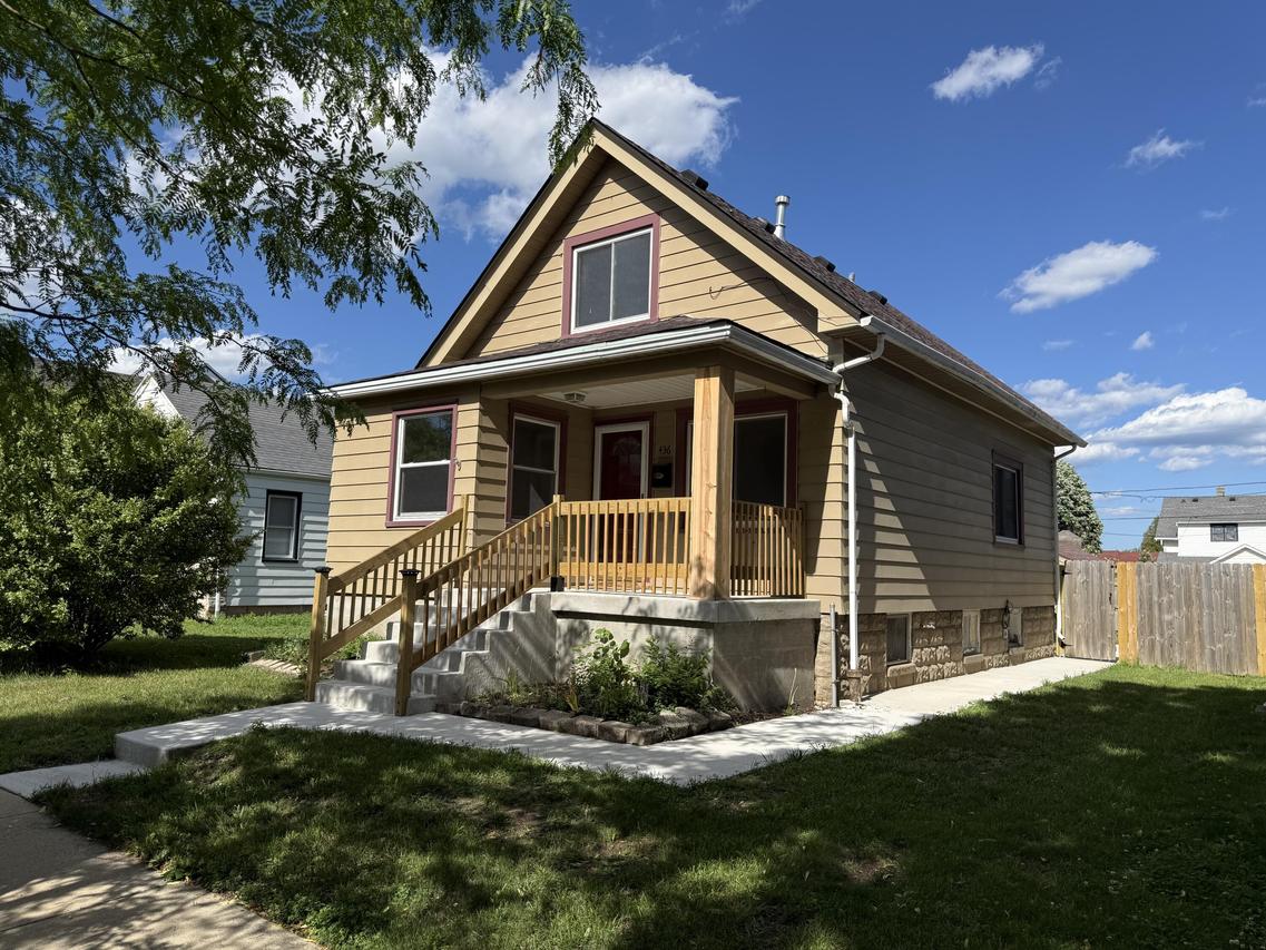 436 S 74th St, Milwaukee, WI 53214