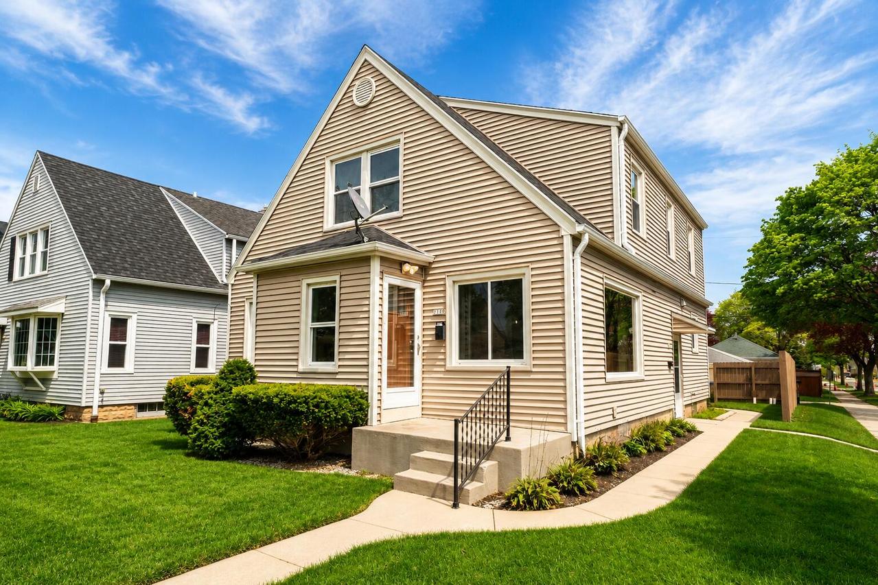 3180 S 41st St, Milwaukee, WI 53215