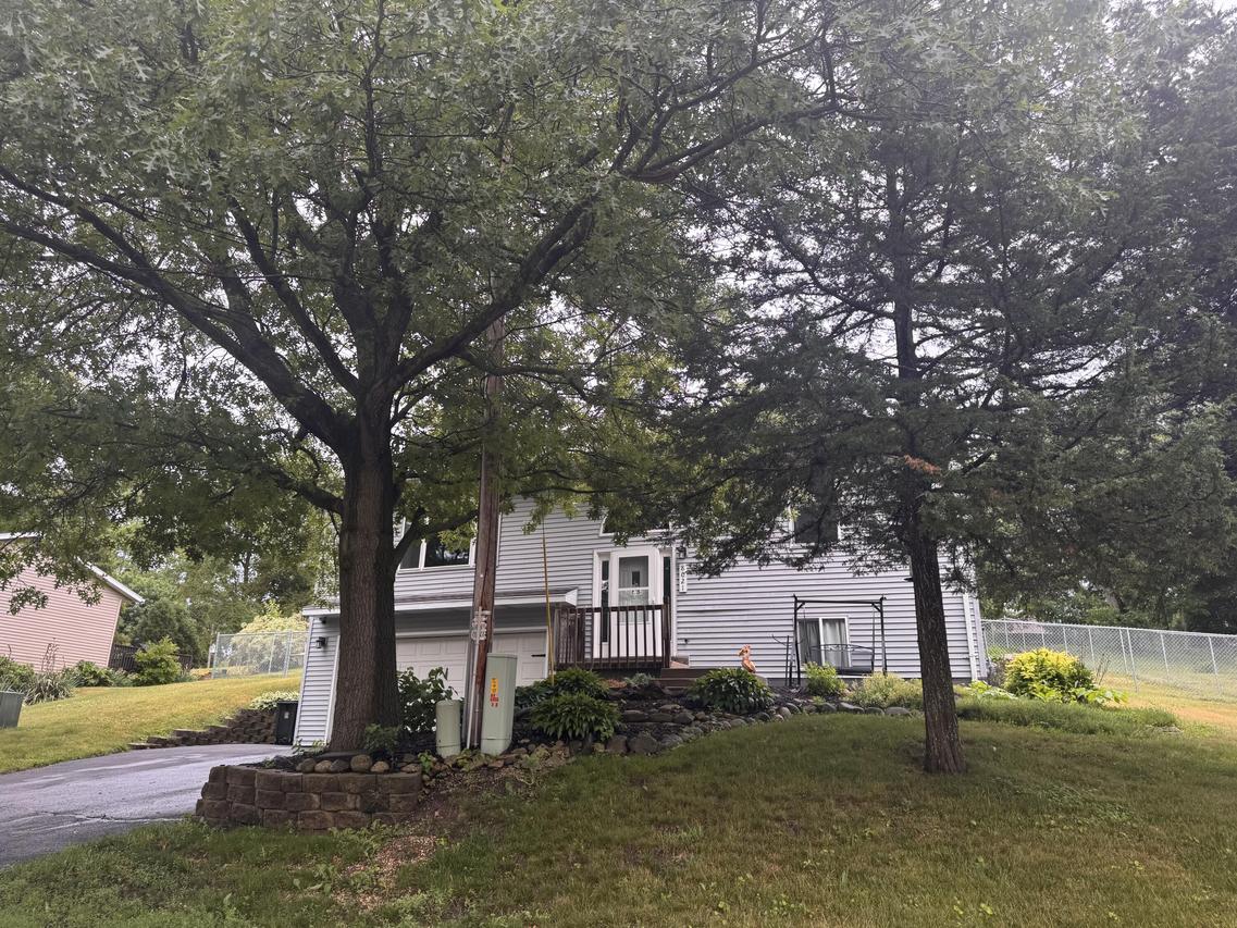 8021 Ridgeway Dr, Burlington, WI 53185