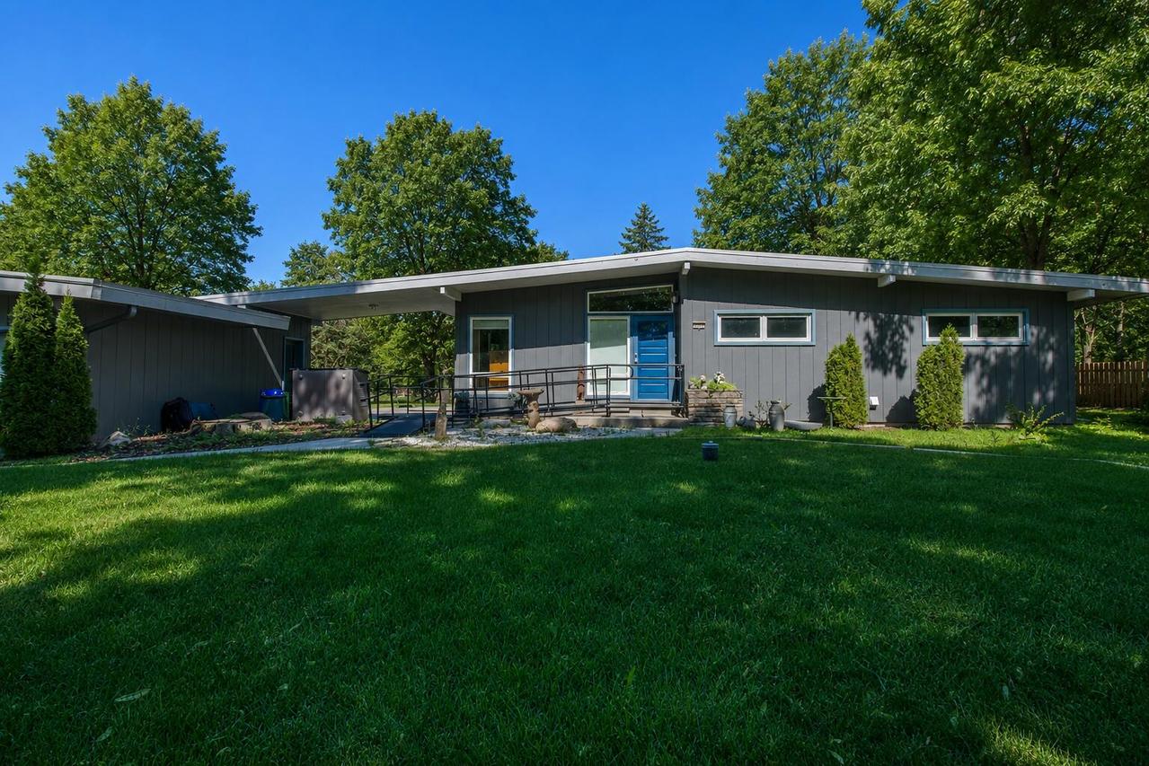 3325 Wilshire Rd, Brookfield, WI 53045