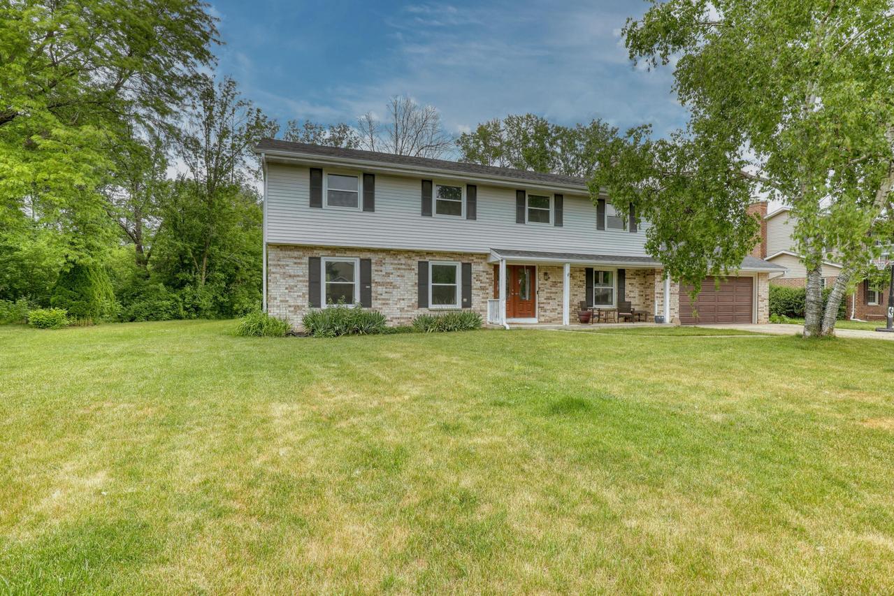 820 W Clovernook Ln, Glendale, WI 53217