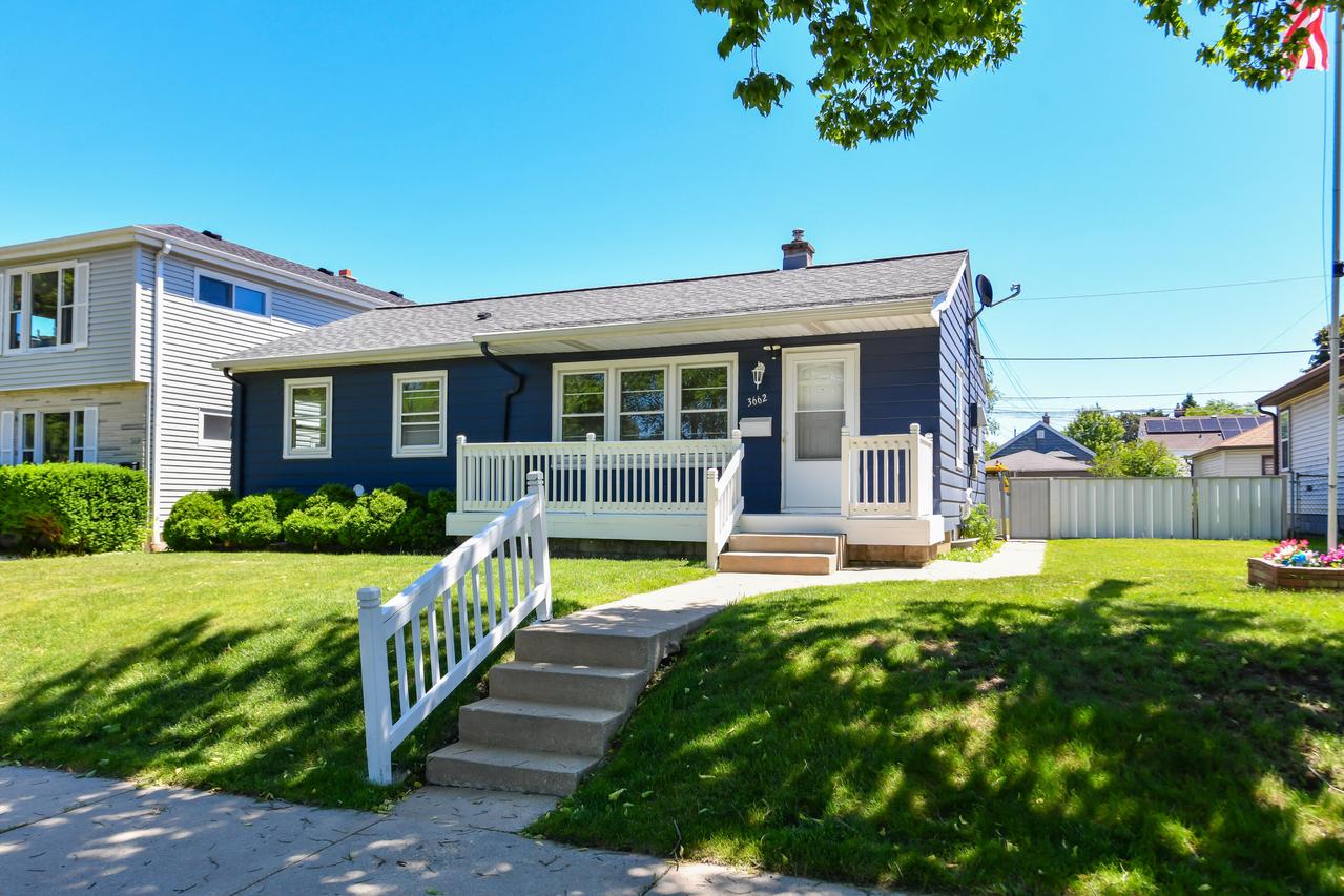 3662 S Brust Ave, Milwaukee, WI 53207