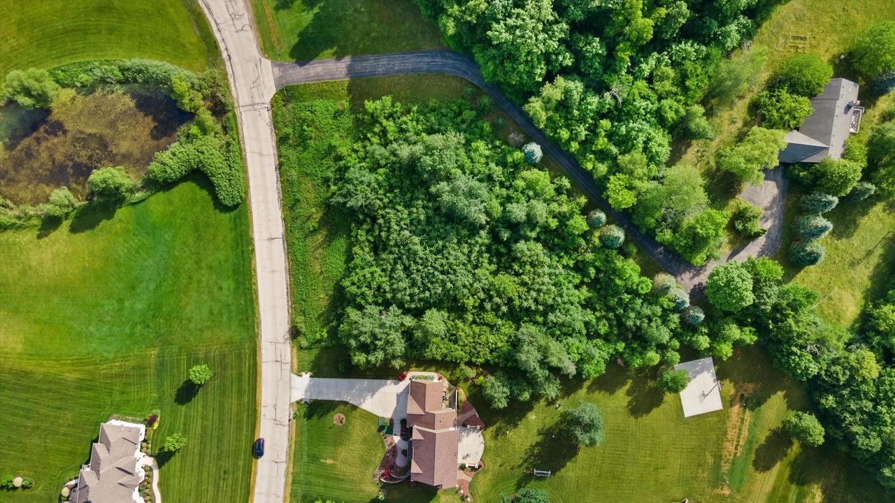 S63W22755 Garrett Dr, Vernon, WI 53189