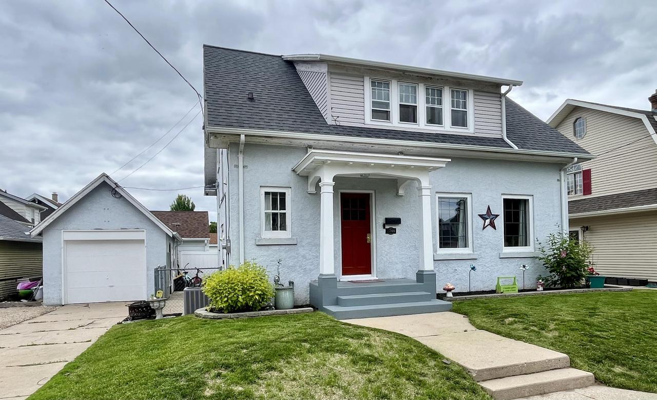 2708 School St, Two Rivers, WI 54241