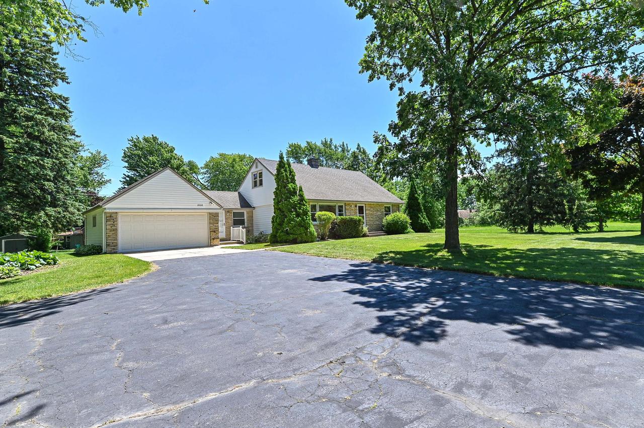 W156N8008 Pilgrim Rd, Menomonee Falls, WI 53051
