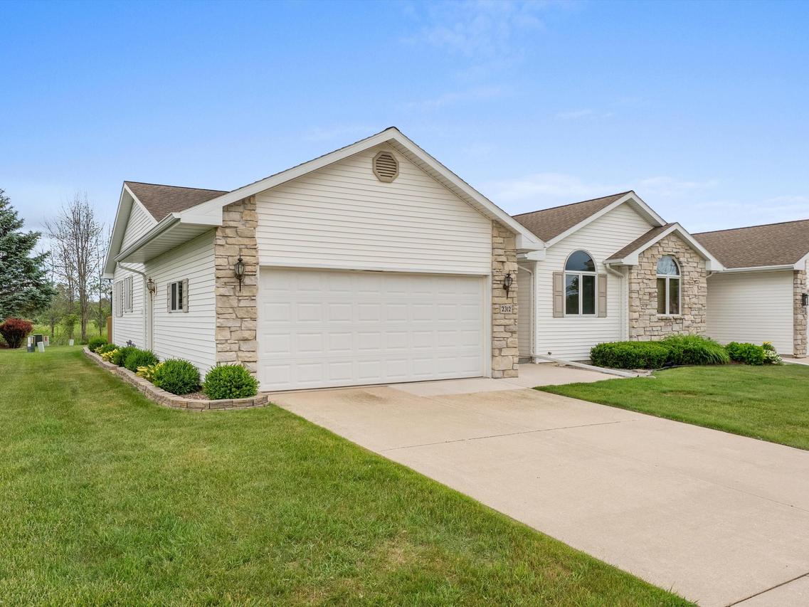 2312 Virginia Dr, Manitowoc, WI 54220