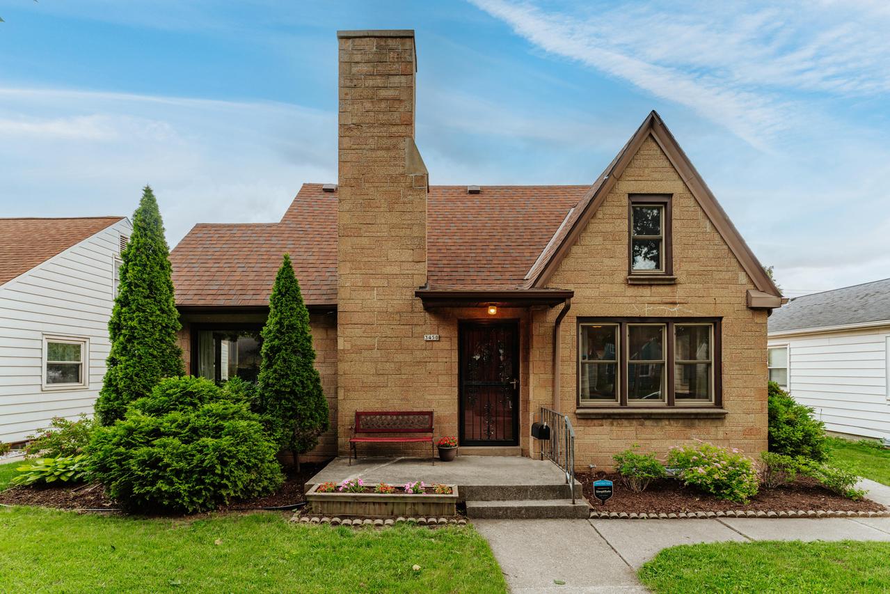 3450 N 89th St, Milwaukee, WI 53222