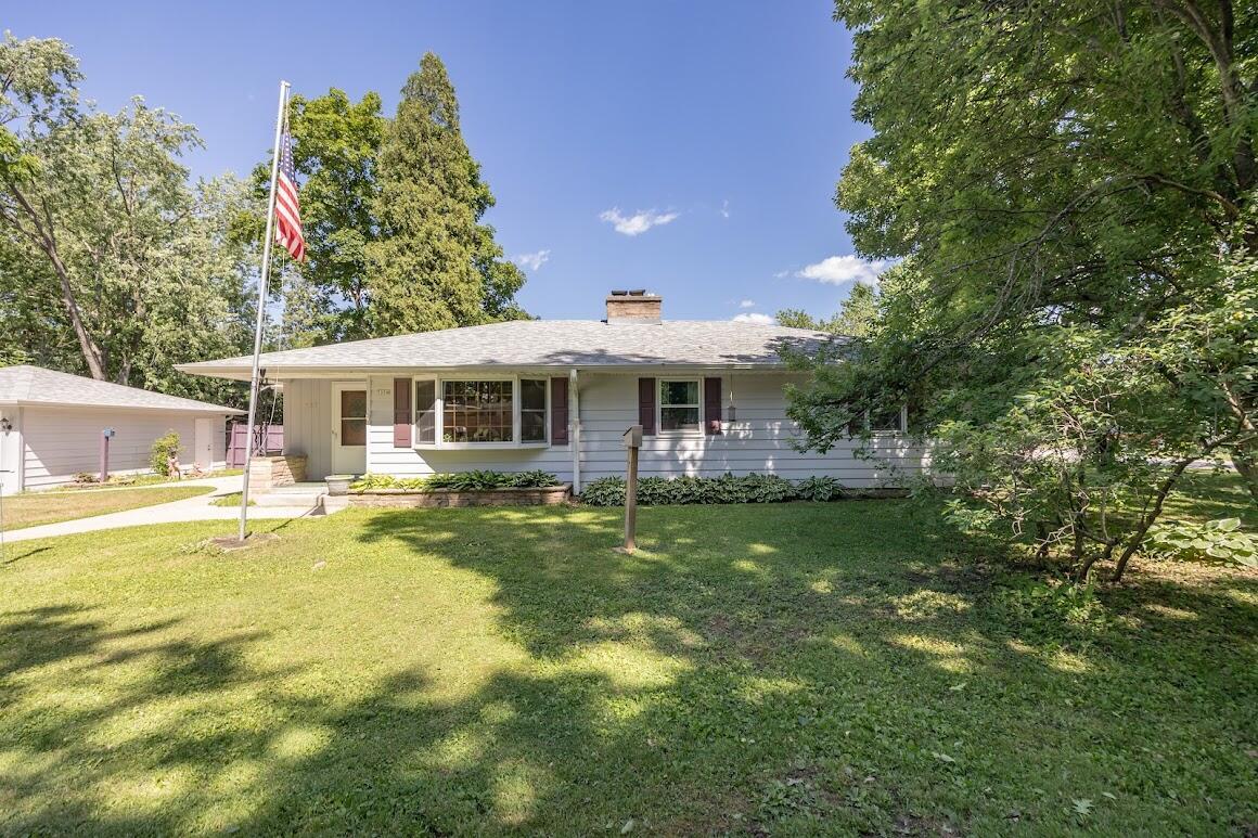 733 N Lapham St, Oconomowoc, WI 53066