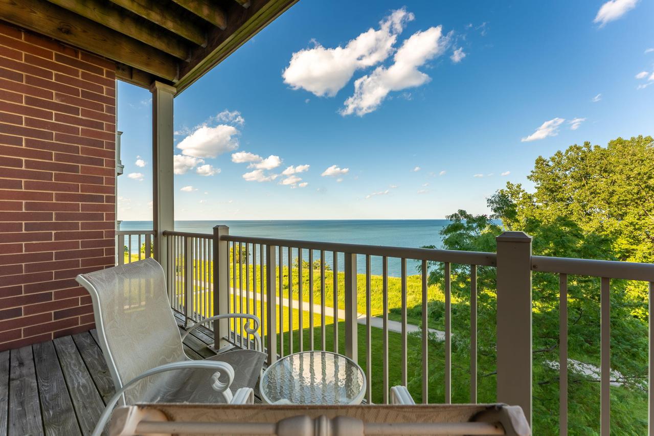 4120 S Lake Dr #367, Saint Francis, WI 53235