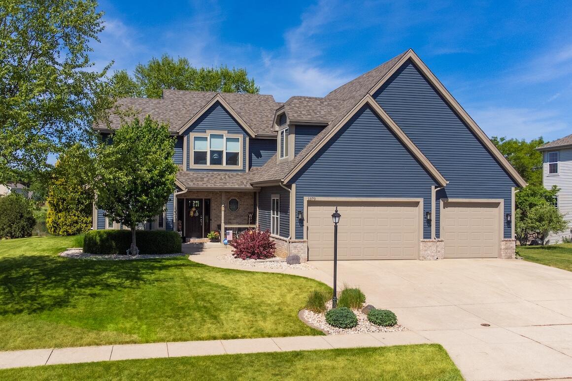 1370 Mamerow Ln, Oconomowoc, WI 53066