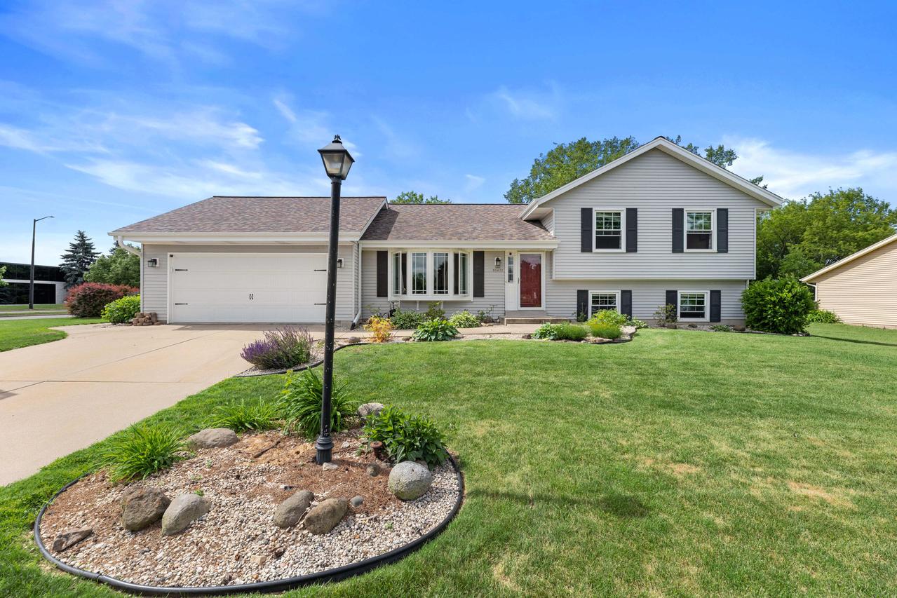 N49W14033 Brook Falls, Menomonee Falls, WI 53051
