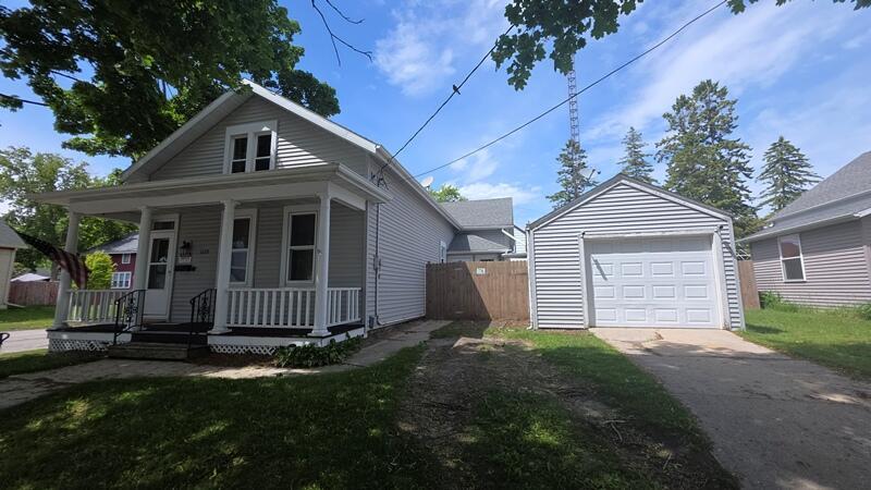 1120 Hamilton St, Manitowoc, WI 54220