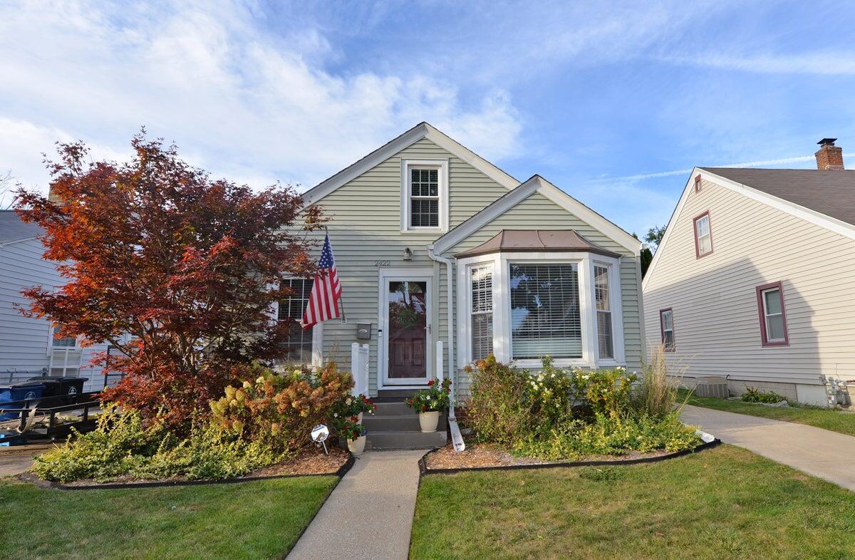 2422 Olive St, Racine, WI 53403