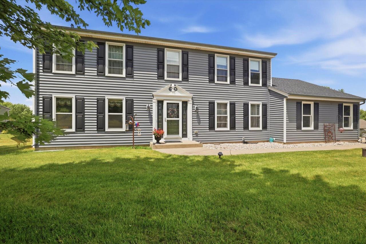S25W30256 Jenna Ln, Genesee, WI 53188