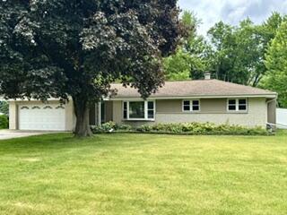 5322 S Menard Dr, New Berlin, WI 53151
