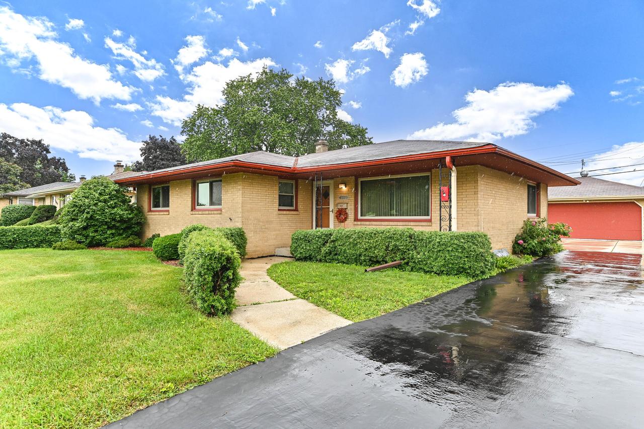 2815 Ohio St, Racine, WI 53405