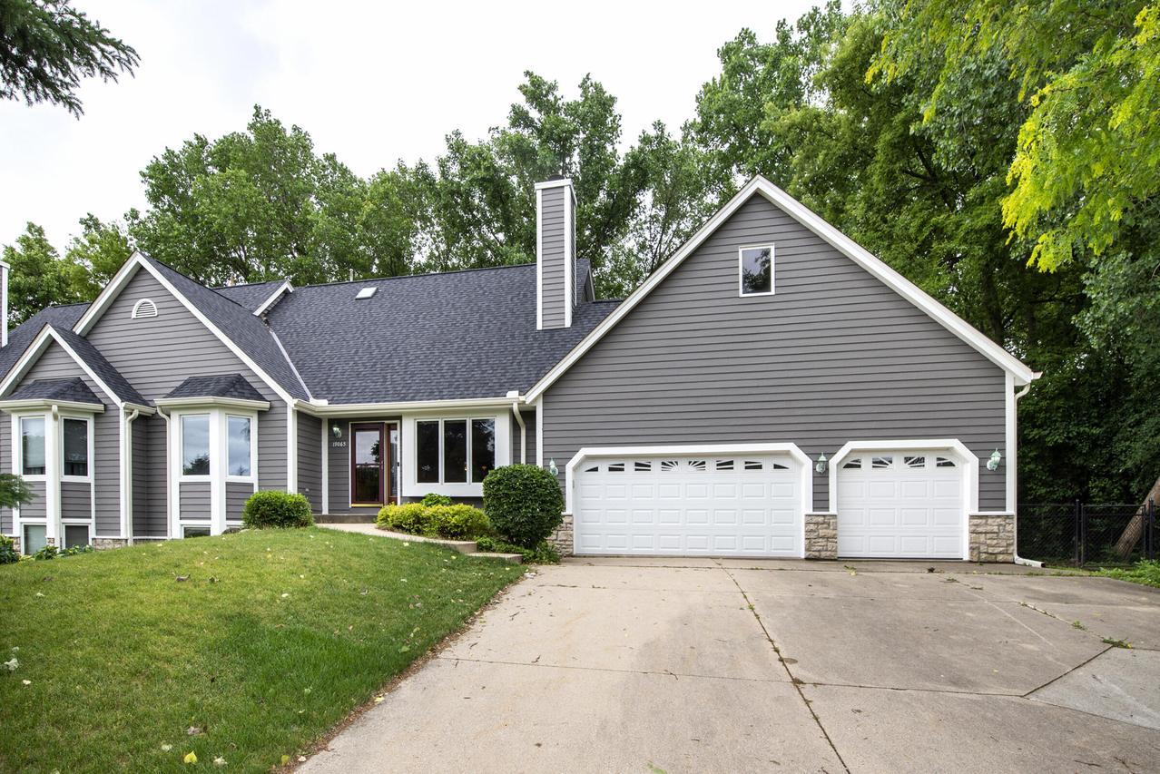 19065 Hiview Dr #2, Brookfield, WI 53045