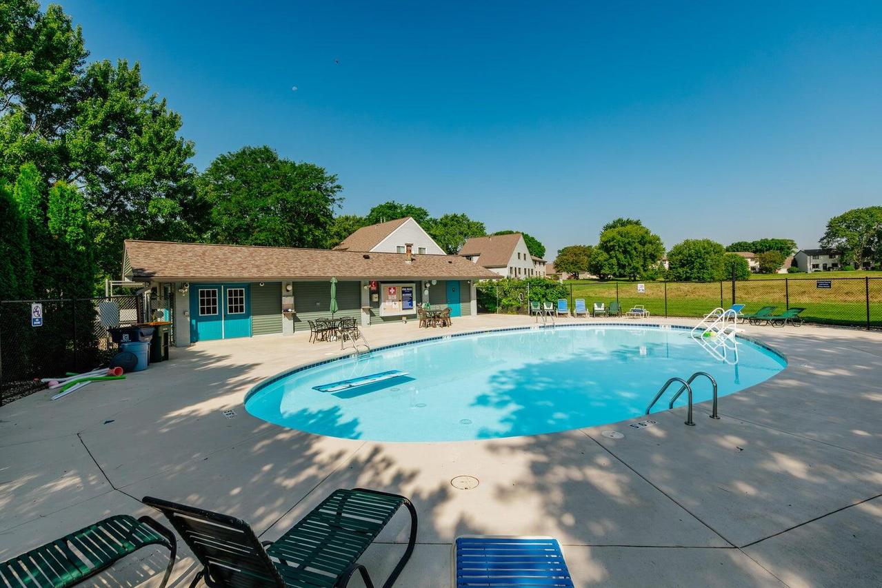 7365 S Delaine Dr, Oak Creek, WI 53154