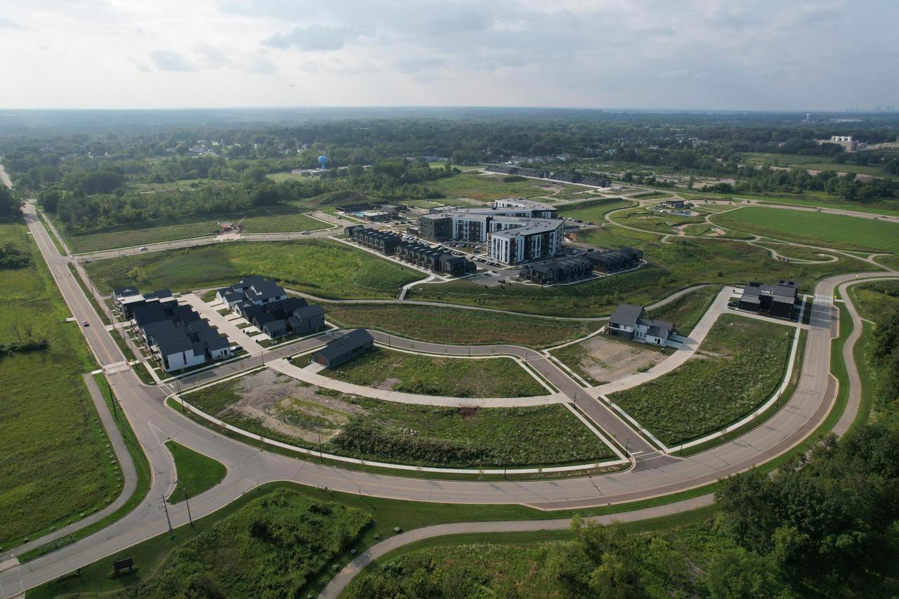 9393 S Lake Vista #3004, Oak Creek, WI 53154