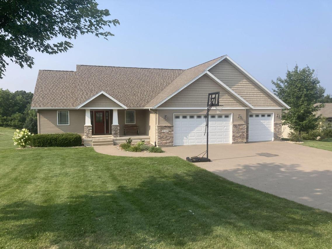 w3676 Highland Dr, Greenfield, WI 54601