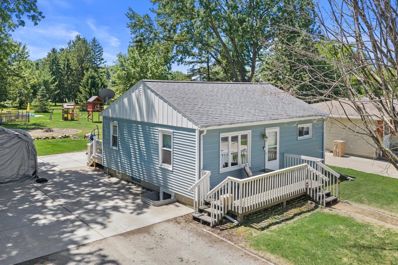 231 E Leonard St, Watertown, WI 53098