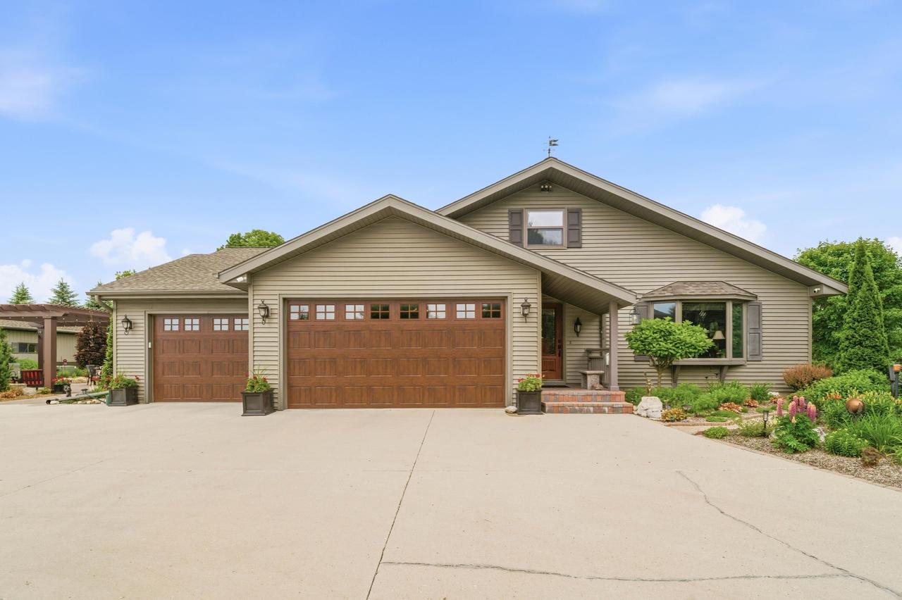 N2798 N Honeymoon Hill, Charlestown, WI 53061