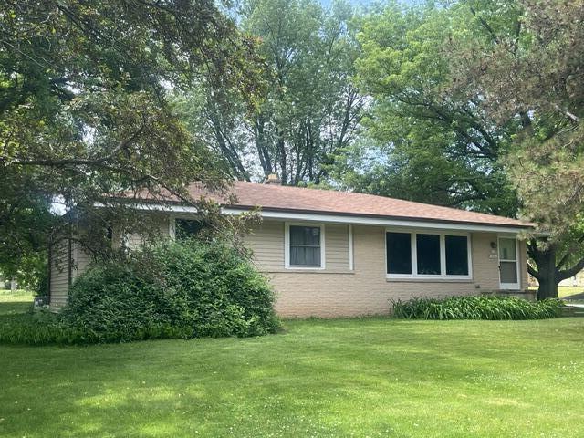 N51W16041 Fair Oak Pkwy, Menomonee Falls, WI 53051