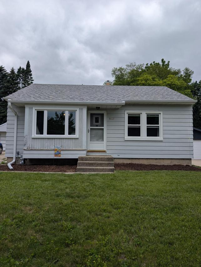 4059 S Alexander Ave, Saint Francis, WI 53235