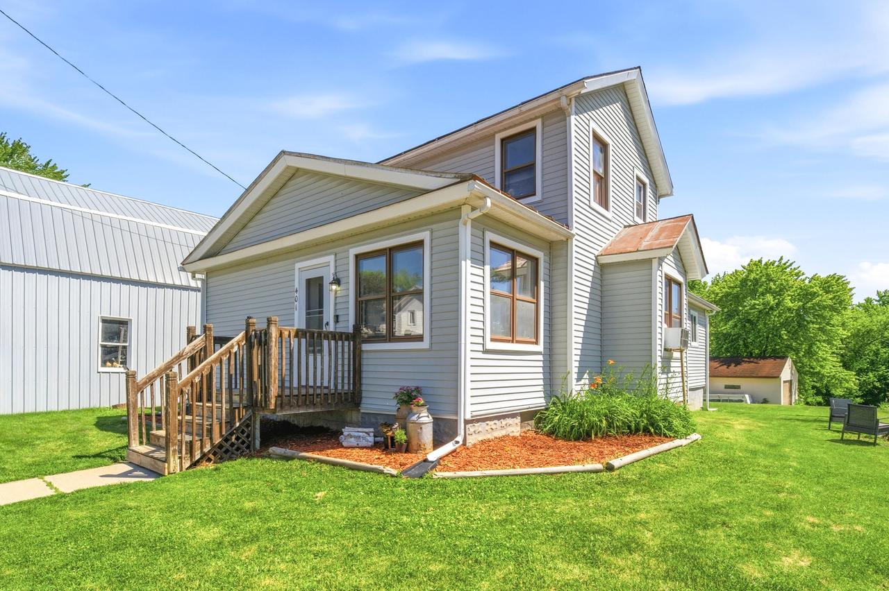 401 W Water St, Cascade, WI 53011