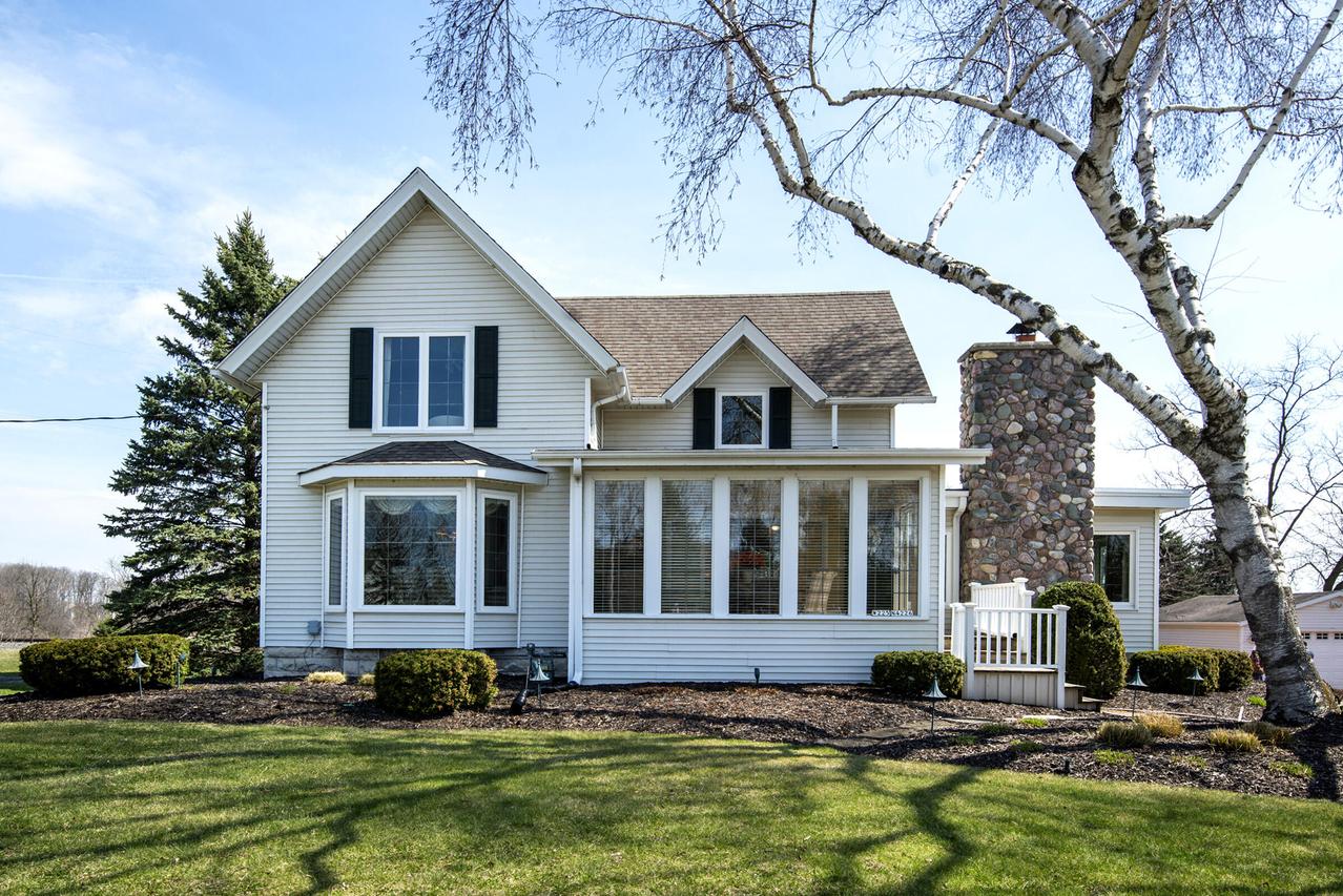 W225N4226 Duplainville Rd, Pewaukee, WI 53072