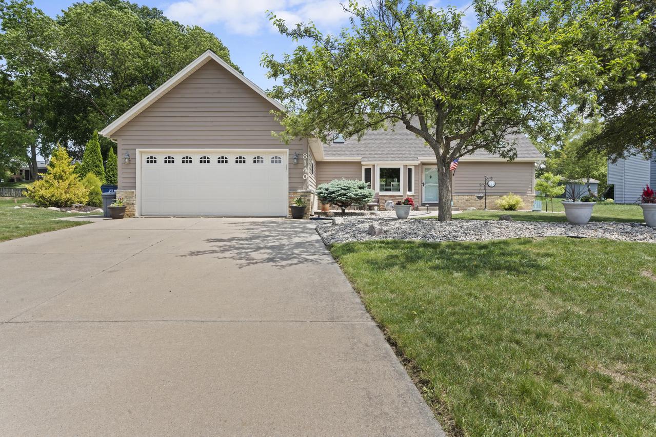 8140 S Waring Dr, Oak Creek, WI 53154