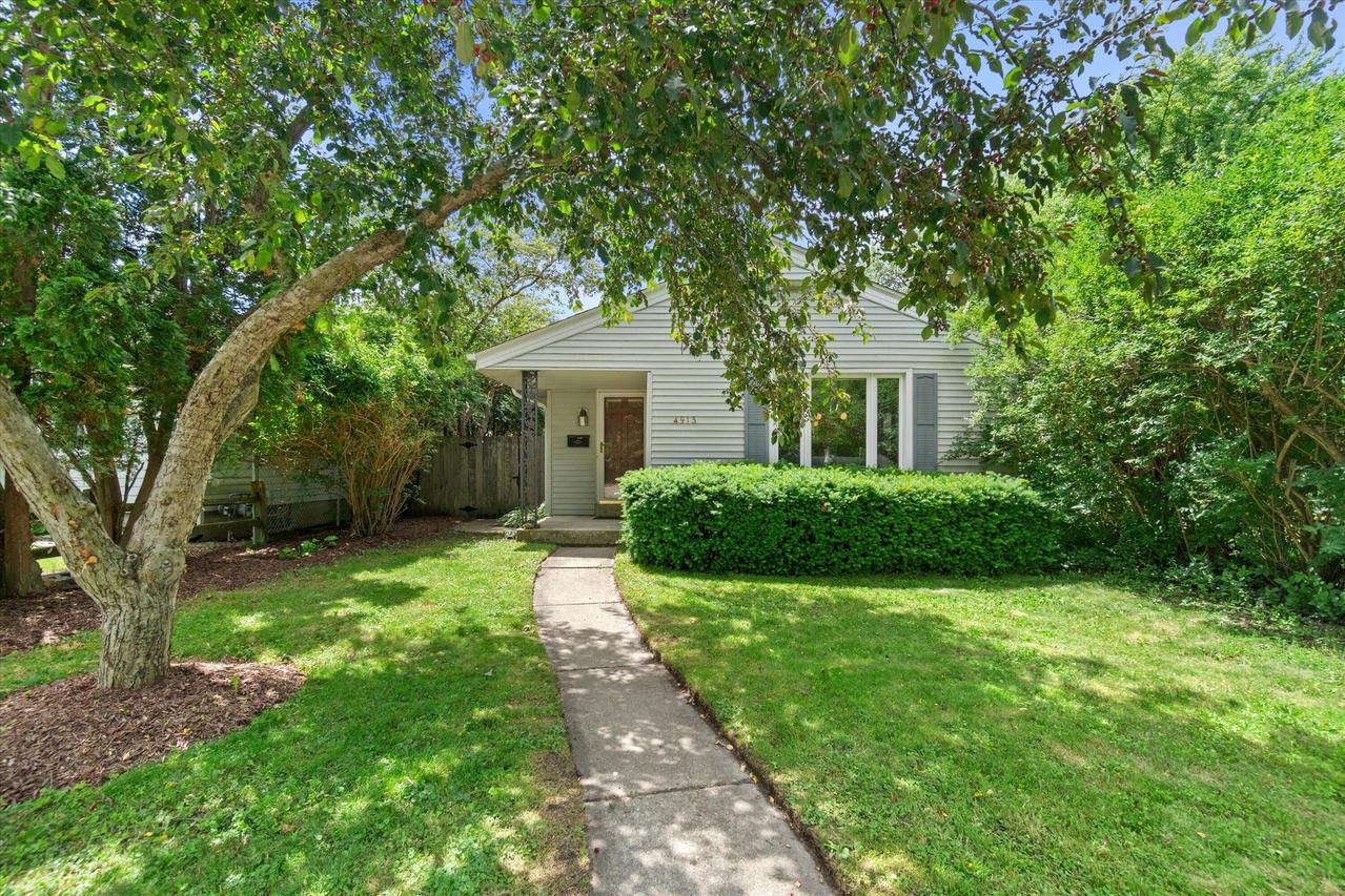 4913 N Navajo Ave, Glendale, WI 53217