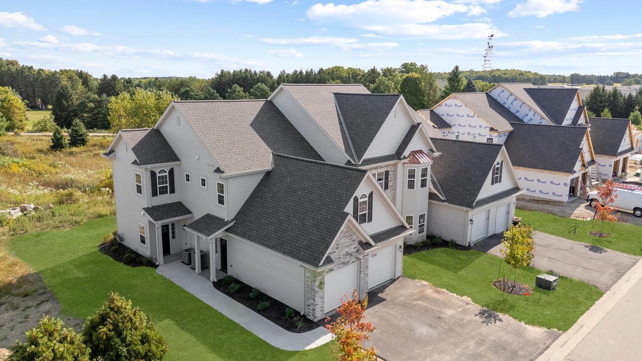 1792 Horseshoe Ln #425-2, Slinger, WI 53086