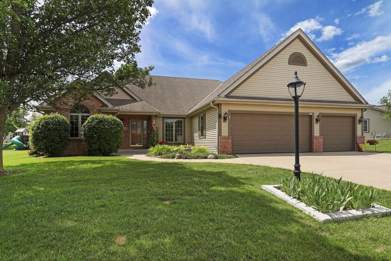 867 River Ridge, Waterford, WI 53185