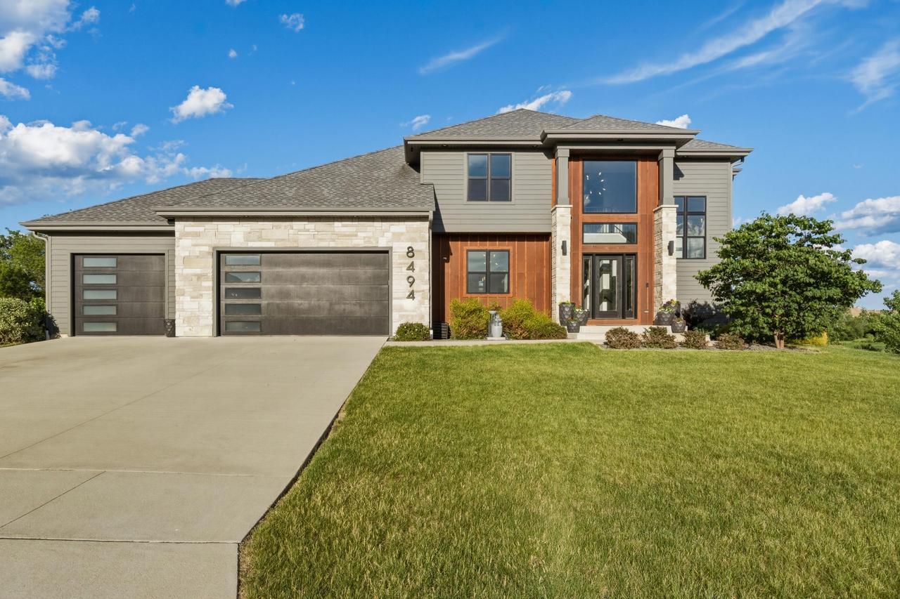 8494 S Nighthawk Trl, Oak Creek, WI 53154