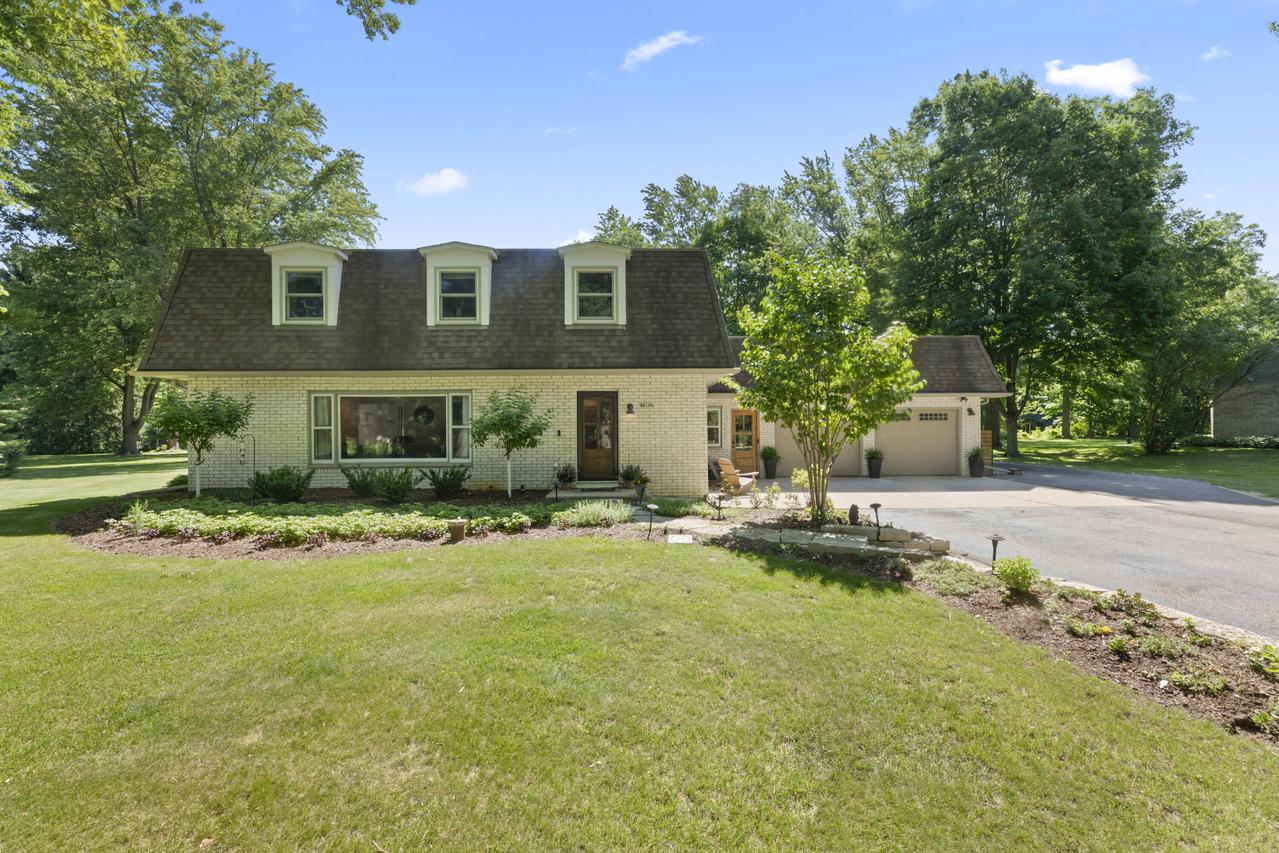 N8104 Lasalle Cir, Ixonia, WI 53066