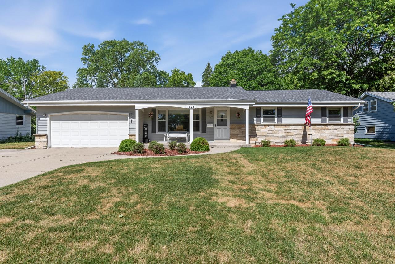 924 N 18th Ave, West Bend, WI 53090