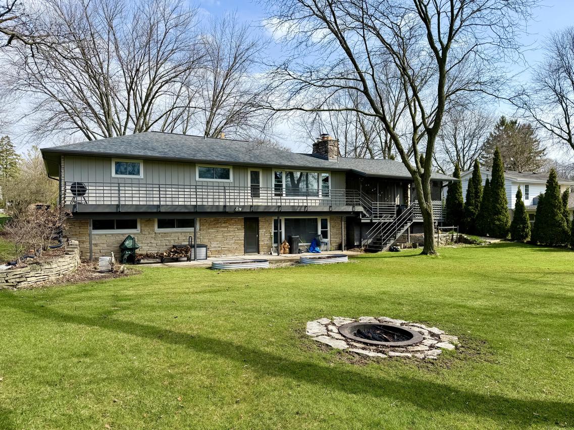 613 Heidel Rd, Thiensville, WI 53092