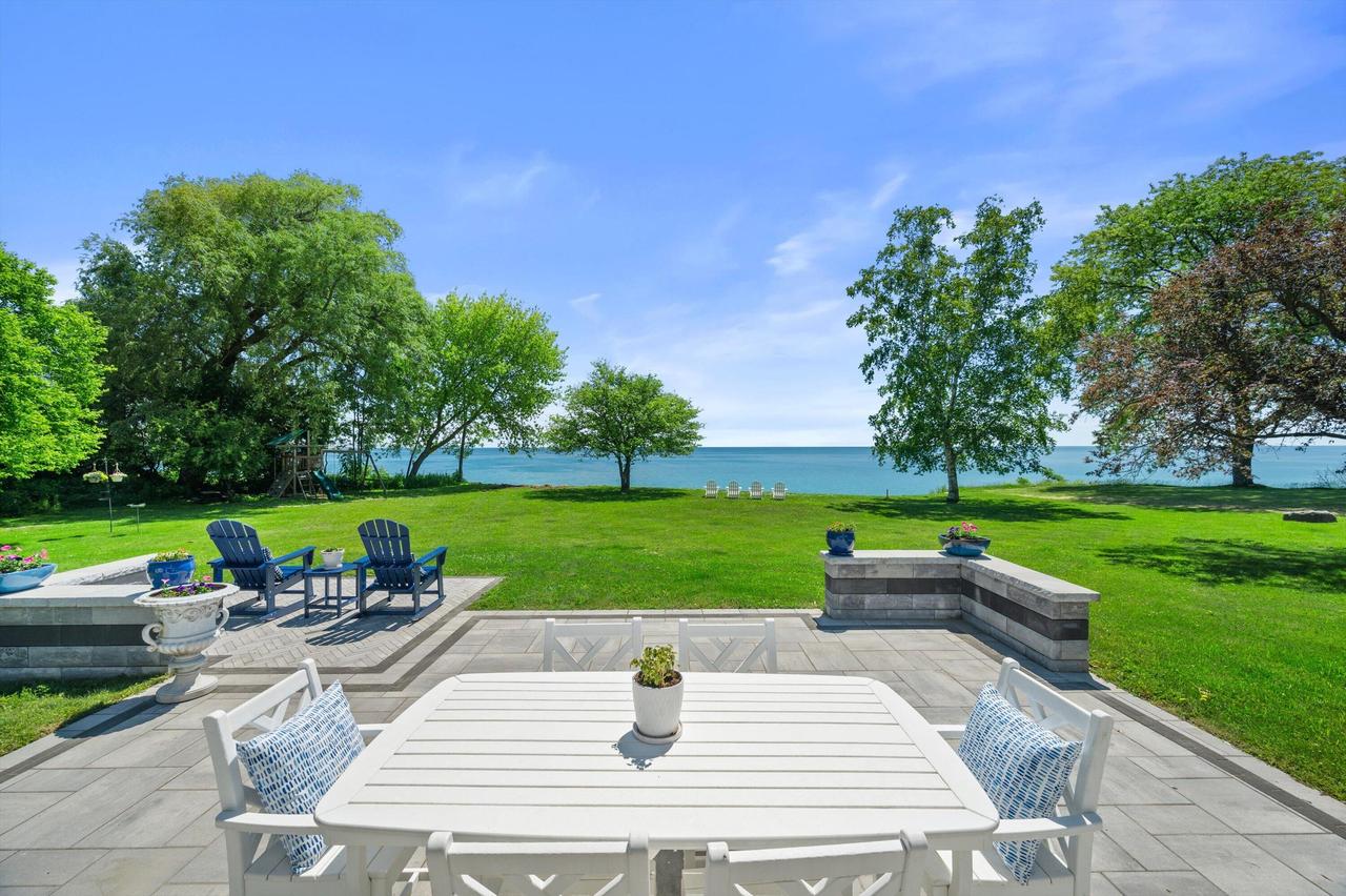 13334 N Lakewood Dr, Mequon, WI 53097