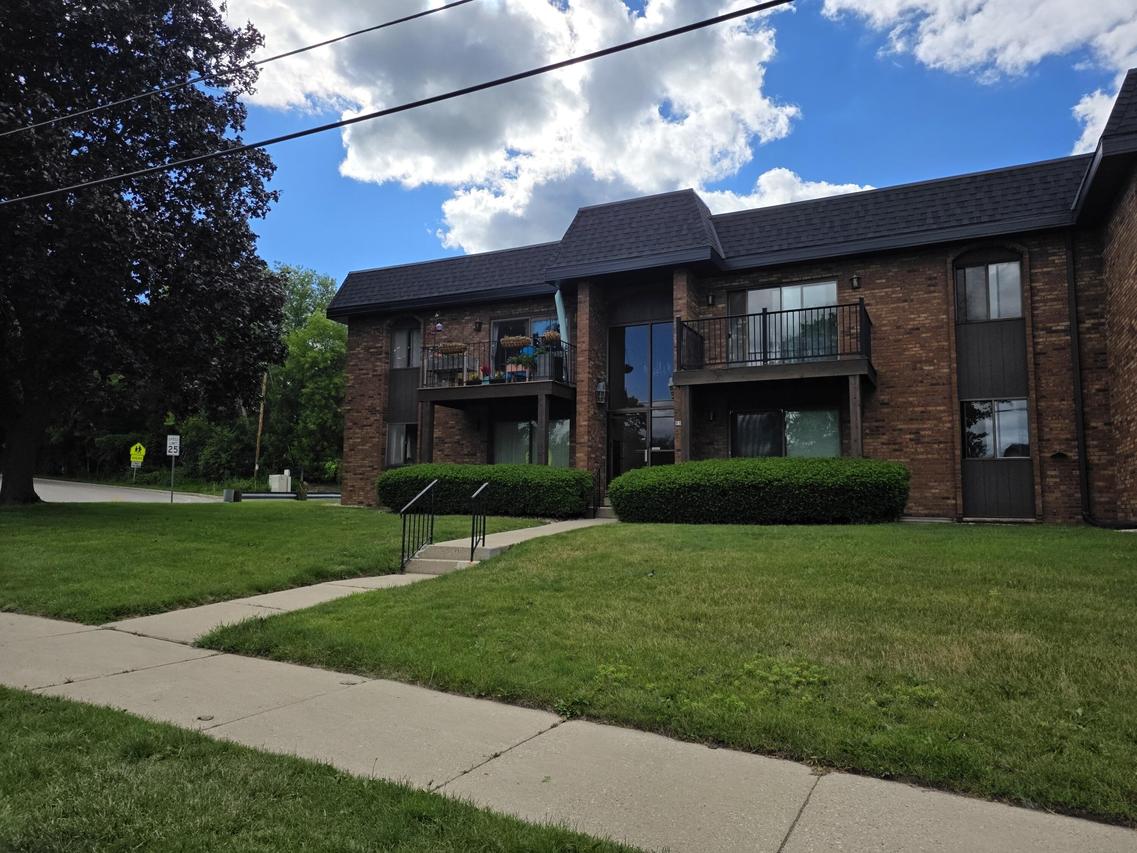 9330 W Forest Home Ave #3, Greenfield, WI 53228