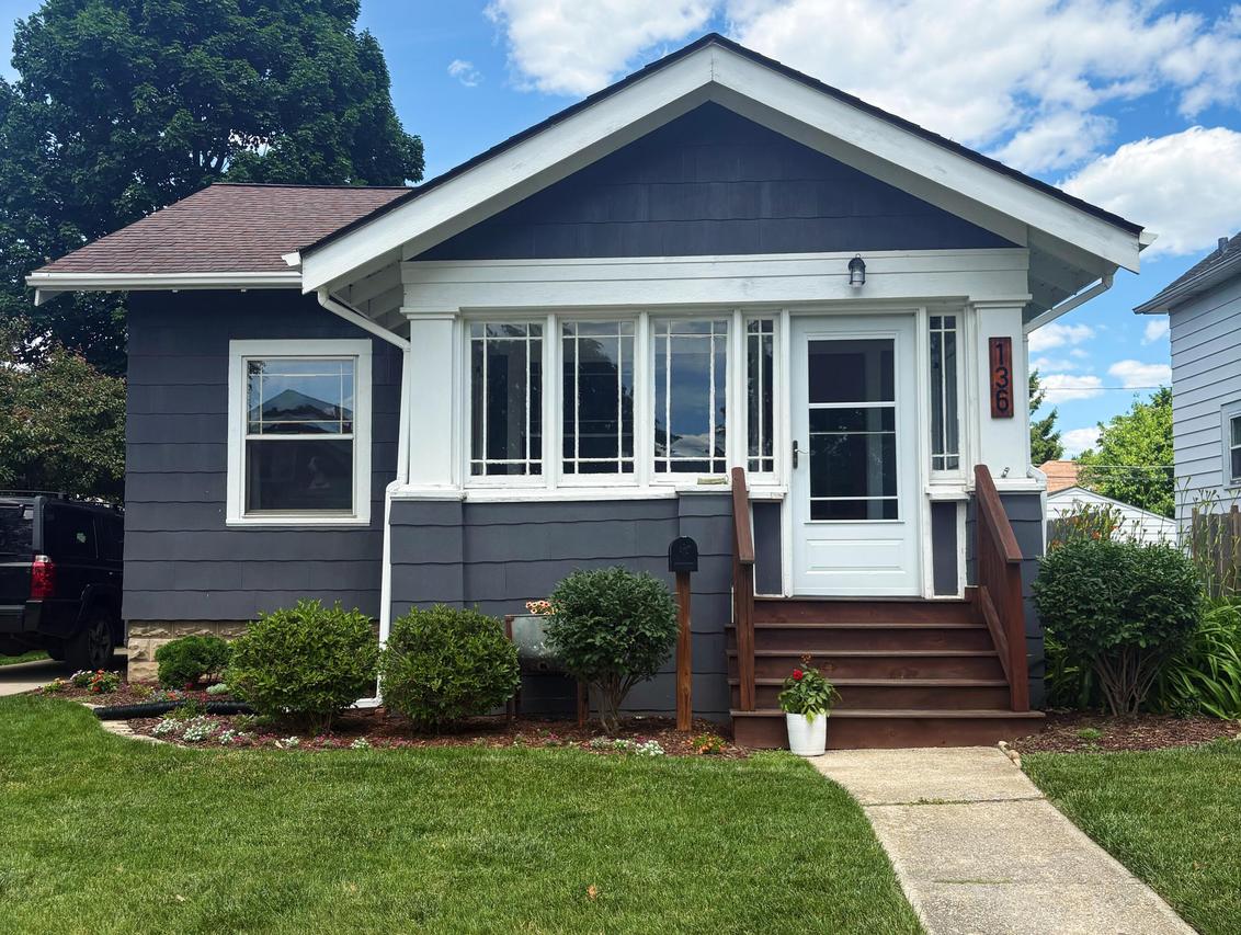 136 W Wabash Ave, Waukesha, WI 53186