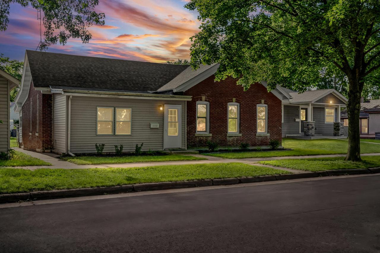 1112 S 11th St, La Crosse, WI 54601