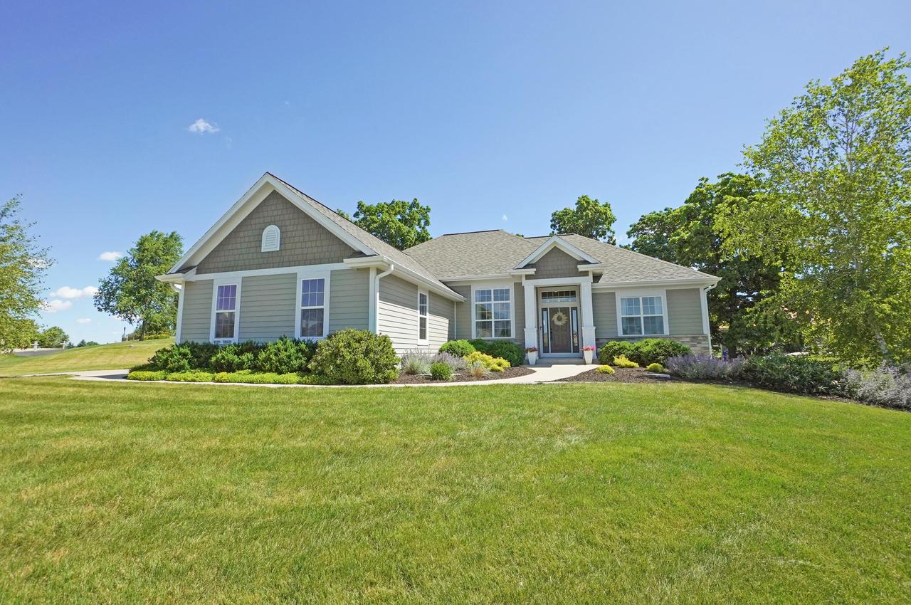 W279N8618 Twin Pine Cir, Lisbon, WI 53029