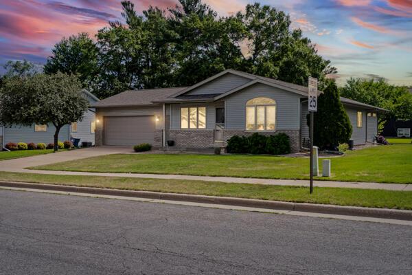 1124 East Ave, Onalaska, WI 54650