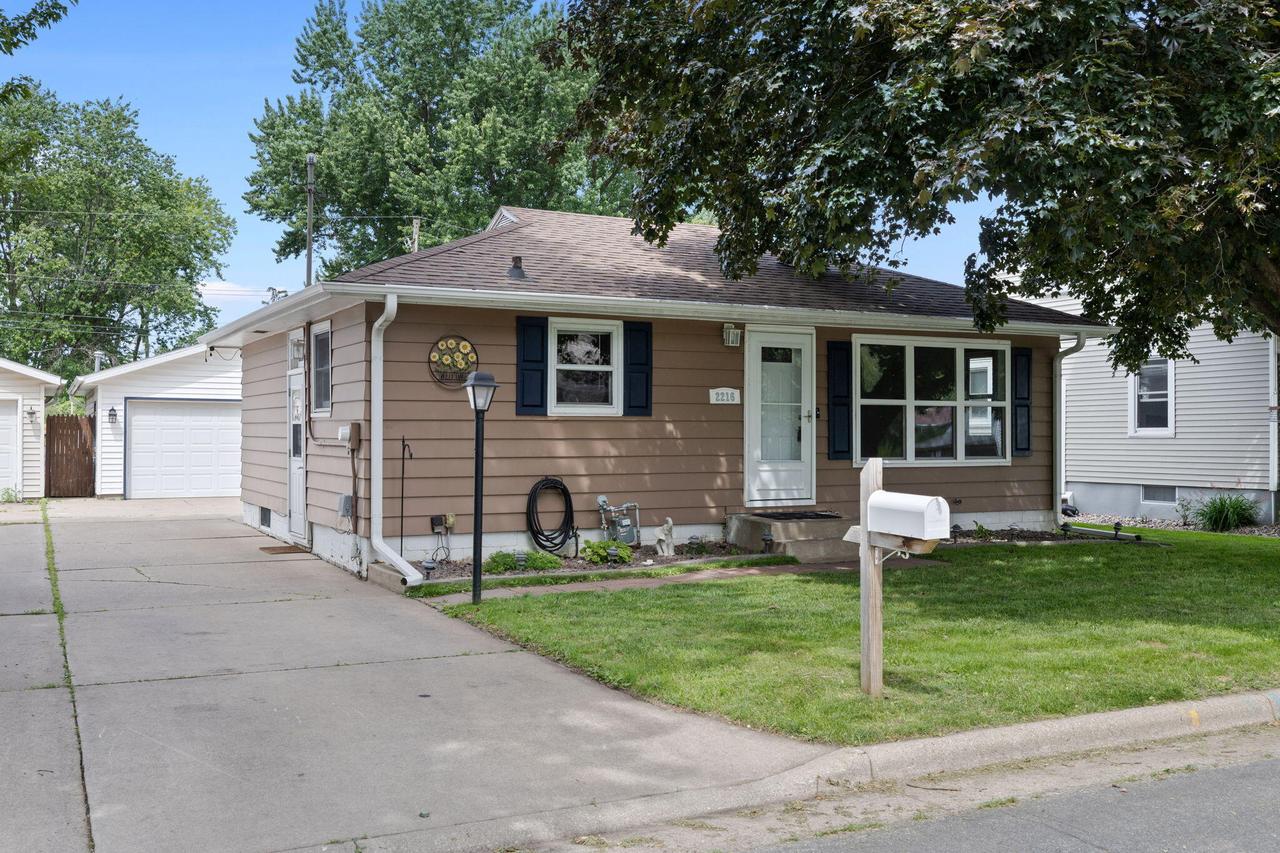 2216 30th St, La Crosse, WI 54601