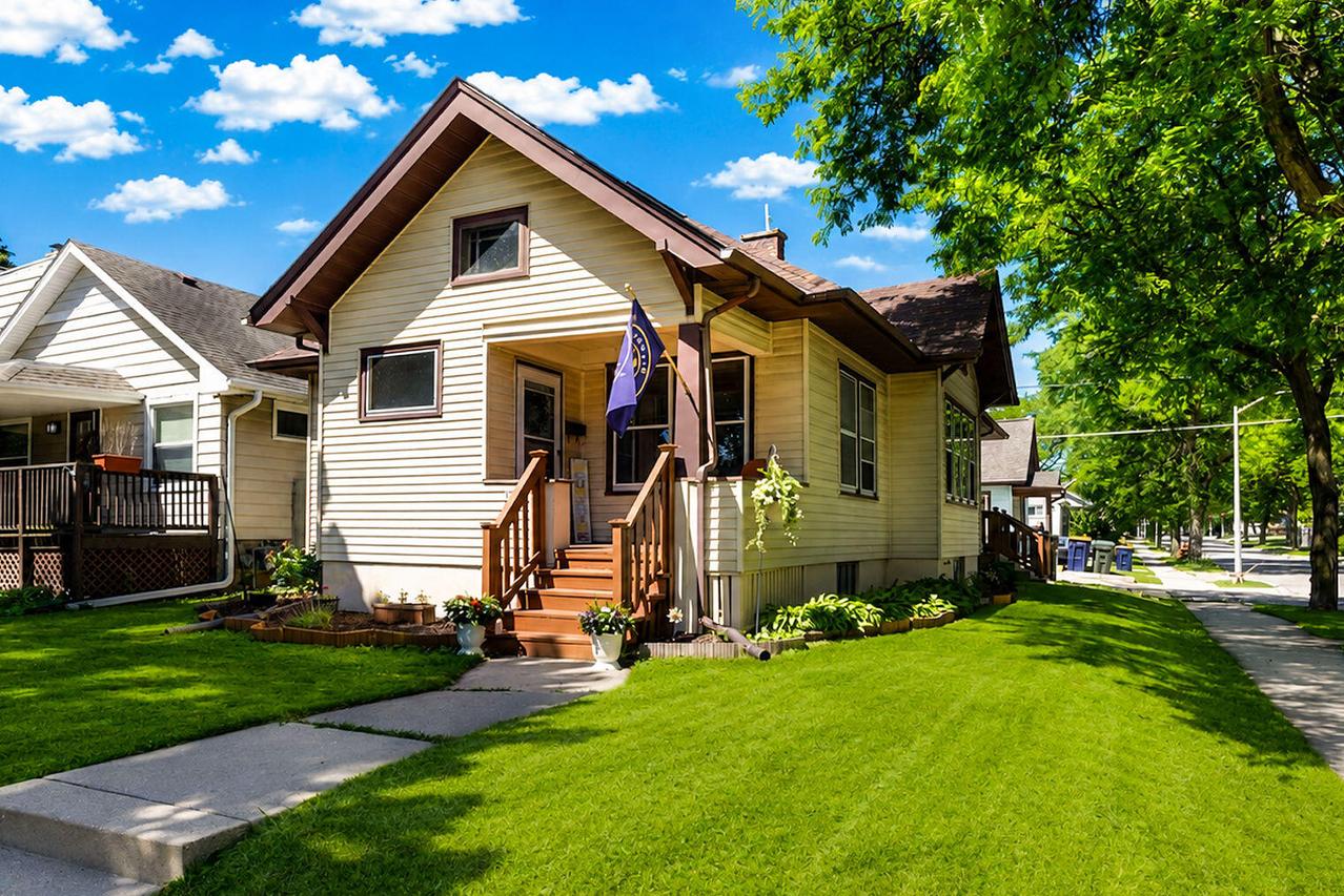 1603 S 58th St, West Allis, WI 53214