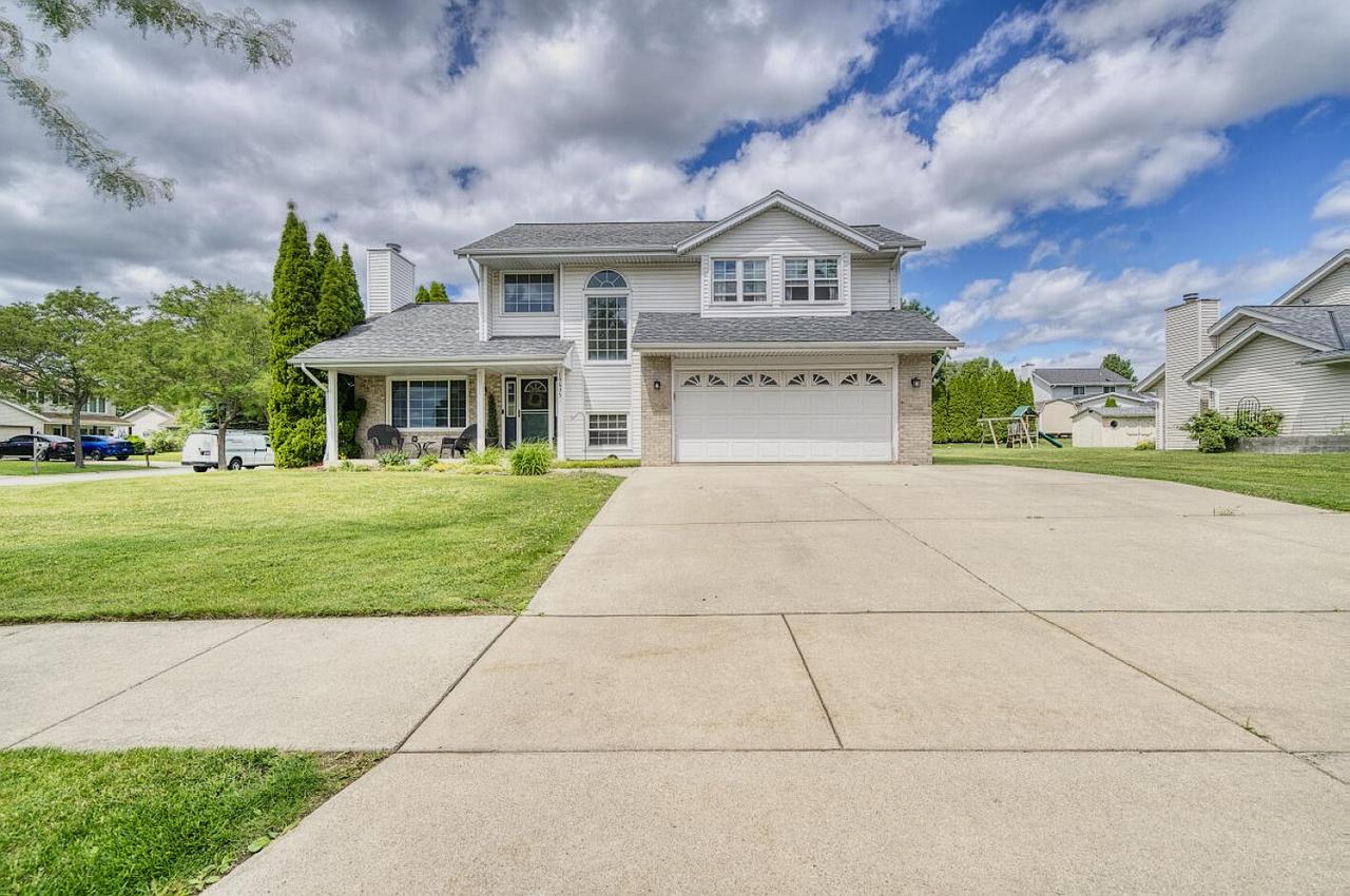 10635 S Shepard Ave, Oak Creek, WI 53154