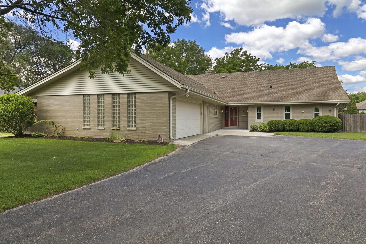 3456 N Wisconsin St, Racine, WI 53402